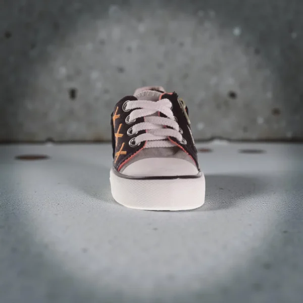 حذاء رياضي كلاسيكي