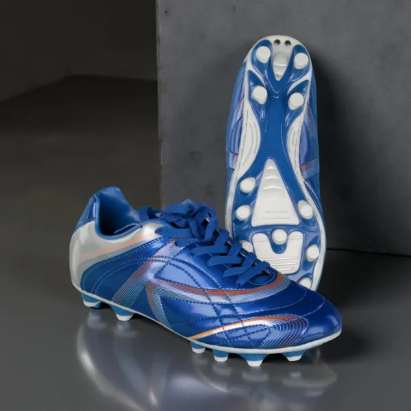 حذاء لكرة القدم