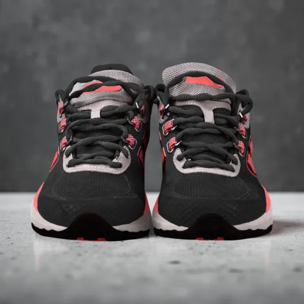 حذاء-جري-رمادي-1-6-1.webp أحذية كرة سلة